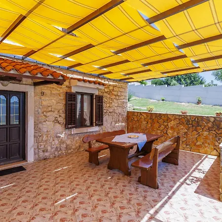 Laura - Pul470 By Interhome * Pola