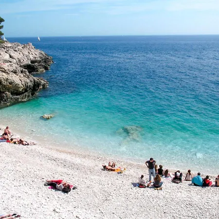 Laura By Interhome Пула