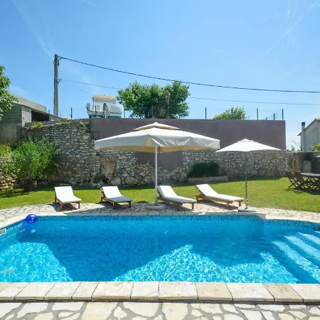 Holiday home Laura - Pul470 By Interhome