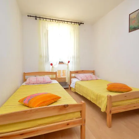 Holiday home Laura - Pul470 By Interhome