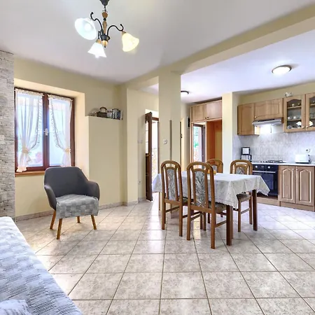 Laura By Interhome Пула