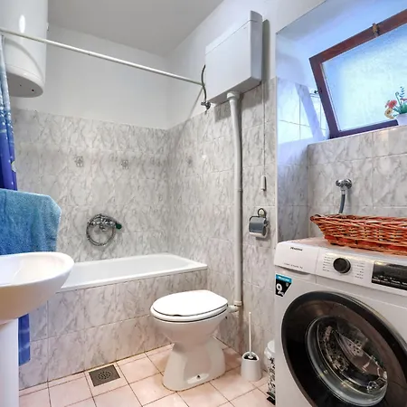 度假居 Laura - Pul470 By Interhome *
