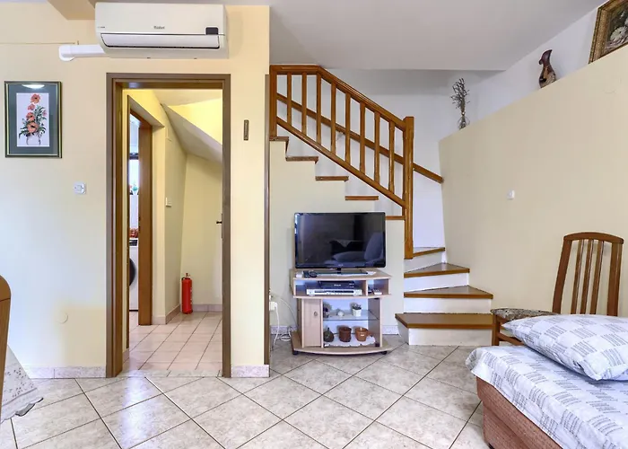 Laura By Interhome * Pula