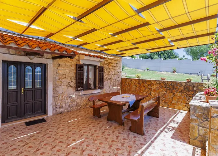 Laura By Interhome * Pula