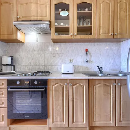 Laura By Interhome Пула